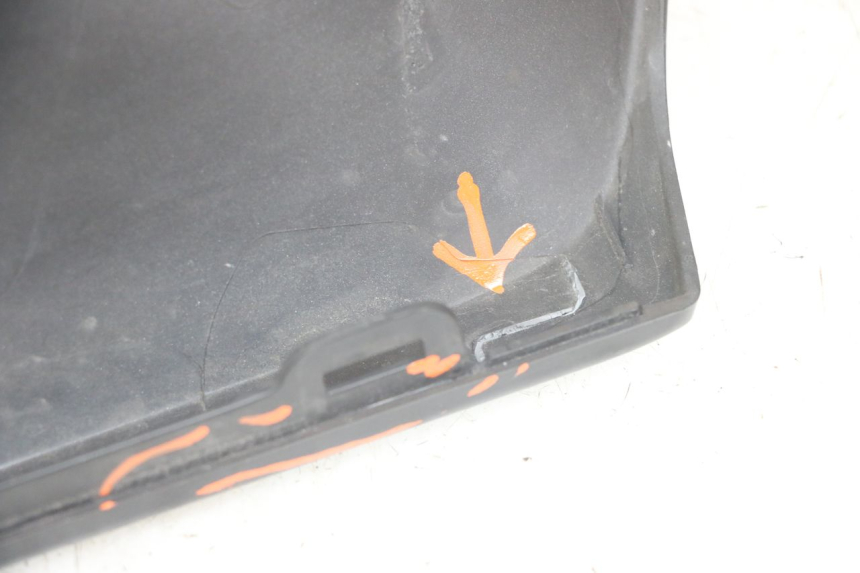 photo de LEFT SIDE LATERAL FRAME COVER YAMAHA XMAX X-MAX ABS 125 (2017 - 2020) - Technical close-up