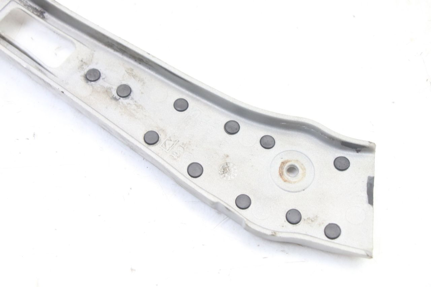 photo de LEFT SIDE FRAME COVER YAMAHA YZ 125 (2006 - 2016) - Fixing points details