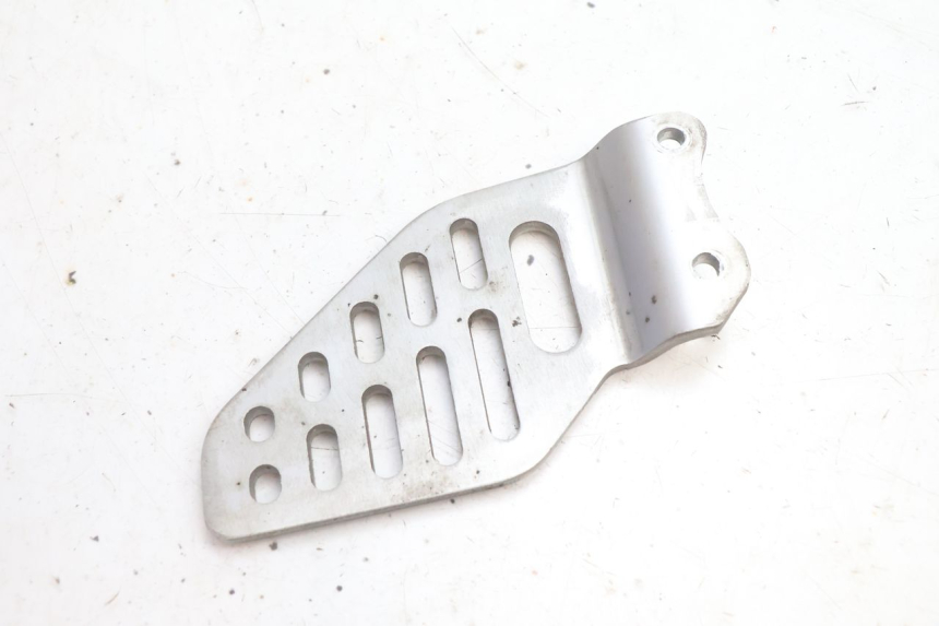 photo de LEFT SIDE FRAME COVER YAMAHA YZF R6 600 (2008 - 2009) - Zoom on usage condition