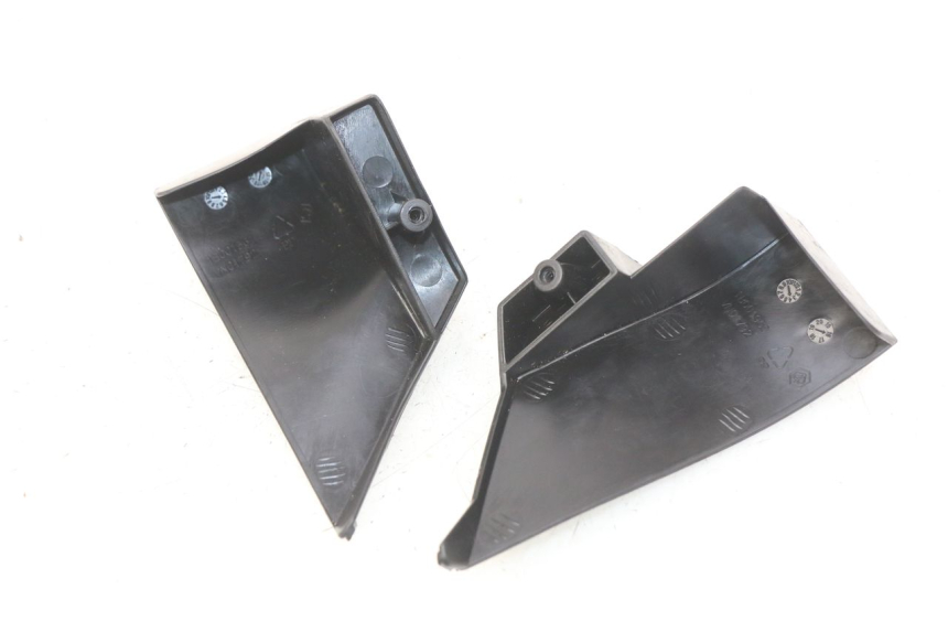 photo de SIDE FRAME COVER PIAGGIO LIBERTY IGET S 125 (2016 - 2020) - Zoom on usage condition