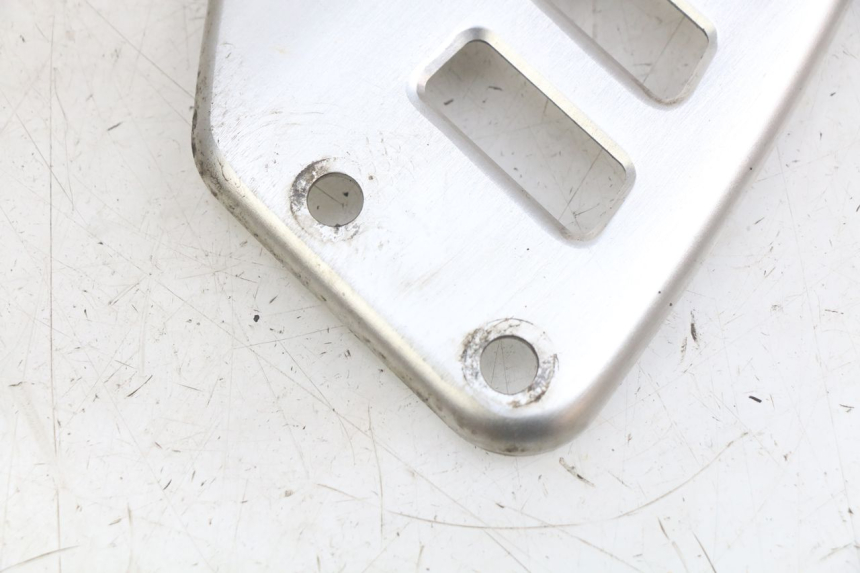 photo de SIDE FRAME COVER SUZUKI SV N 650 (1999 - 2002) - Zoom on usage condition