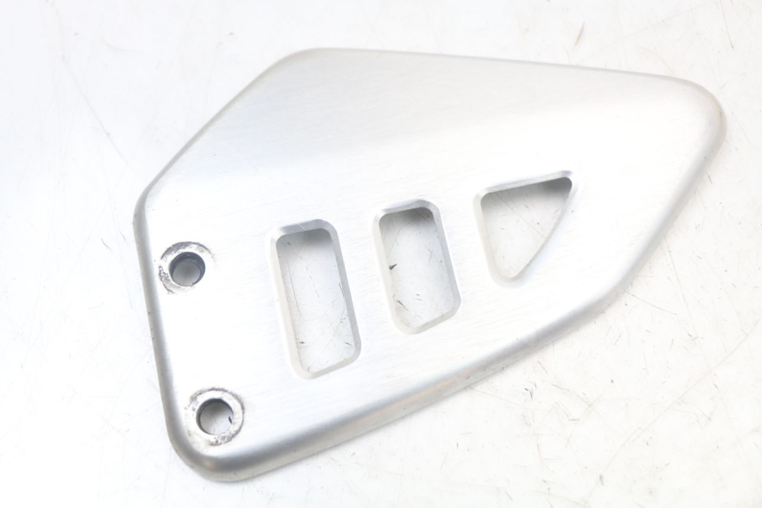 photo de SIDE FRAME COVER SUZUKI SV N 650 (1999 - 2002) - Zoom on usage condition