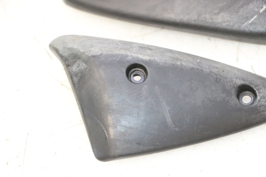 photo de FRAME COVER PEUGEOT TREKKER 50 (1995 - 2004) - Fixing points details