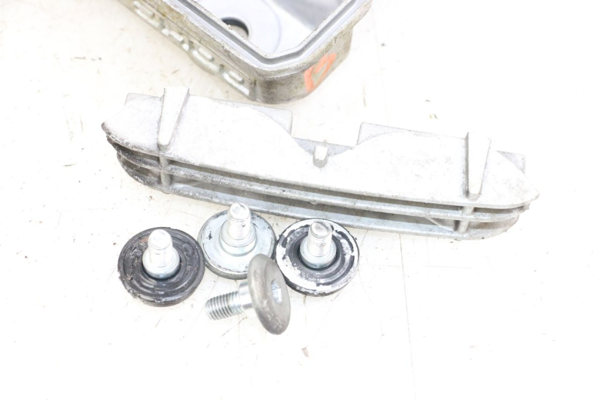 photo de Valve cover HYOSUNG GV AQUILA 125 (2000 - 2009) - Technical close-up