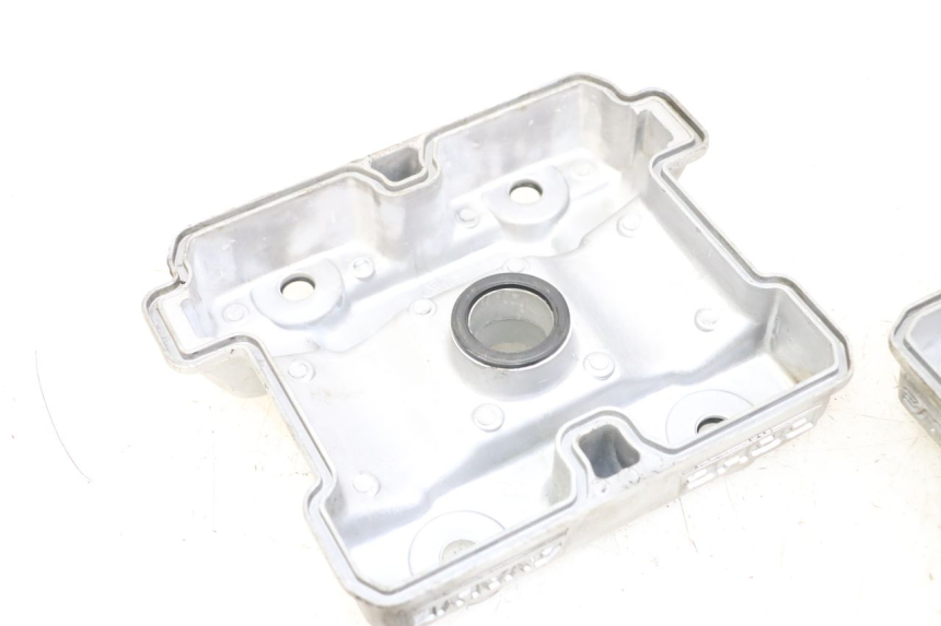 photo de Valve cover HYOSUNG GV AQUILA 125 (2000 - 2009) - Fixing points details