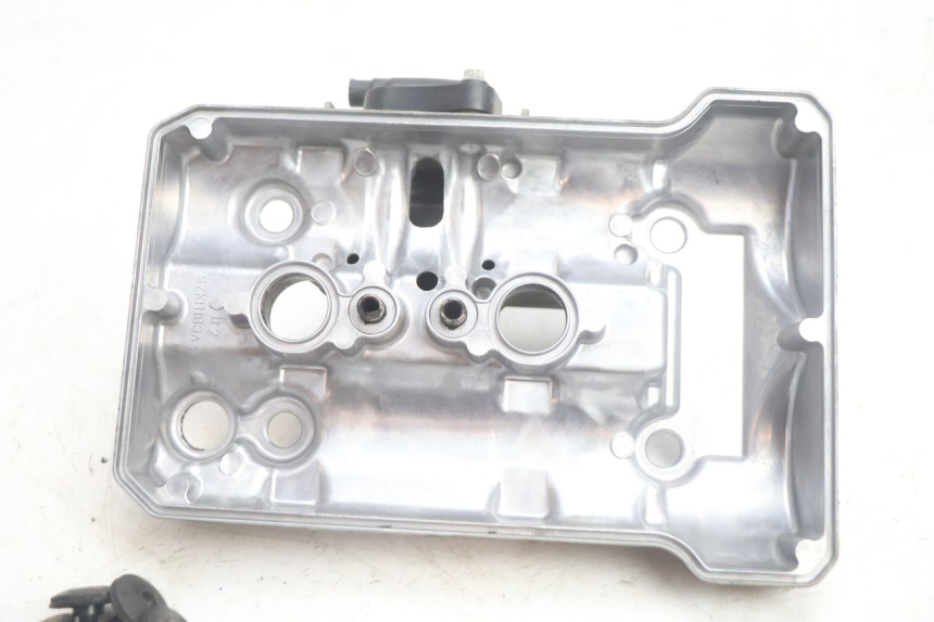 photo de ROCKER COVER SUZUKI BURGMAN EXECUTIVE ABS 650 (2006 - 2012) - Alternative perspective