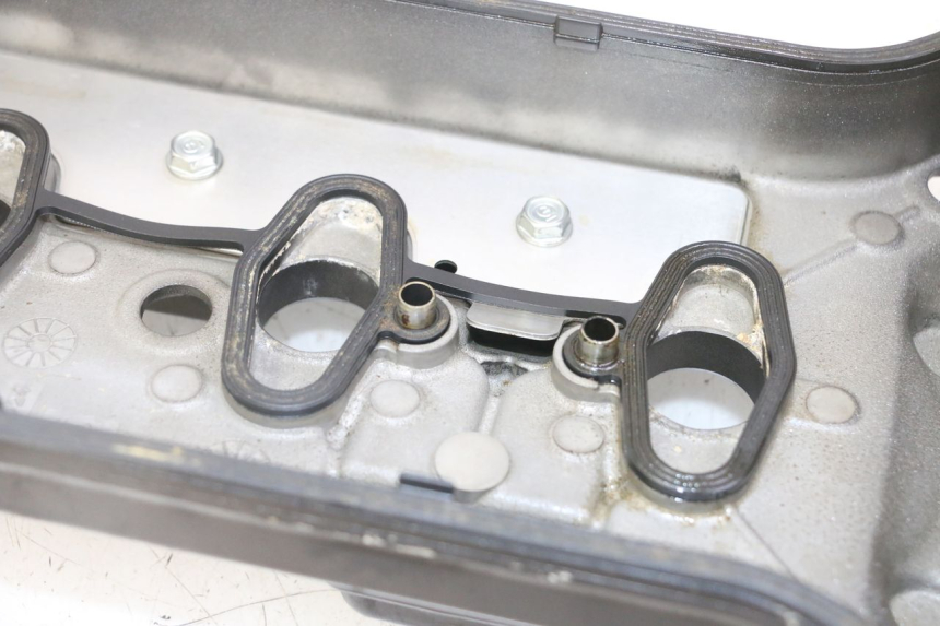 photo de ROCKER COVER HONDA CB R 1000 (2018 - 2023) - Fixing points details