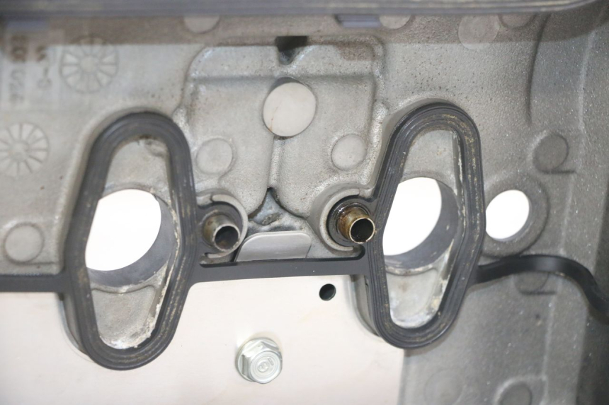 photo de ROCKER COVER HONDA CB R 1000 (2018 - 2023) - Checked used part