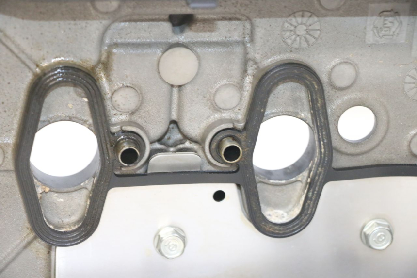 photo de ROCKER COVER HONDA CB R 1000 (2018 - 2023) - Markings and original references