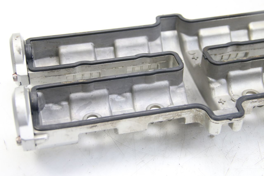 photo de VALVE COVER YAMAHA FZS FAZER 600 (2001 - 2003) - Technical close-up