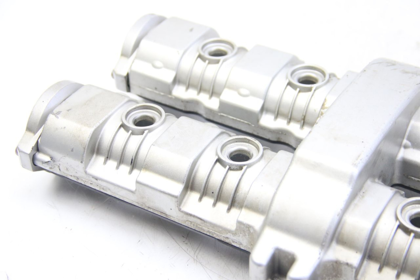 photo de VALVE COVER YAMAHA FZS FAZER 600 (2001 - 2003) - Fixing points details