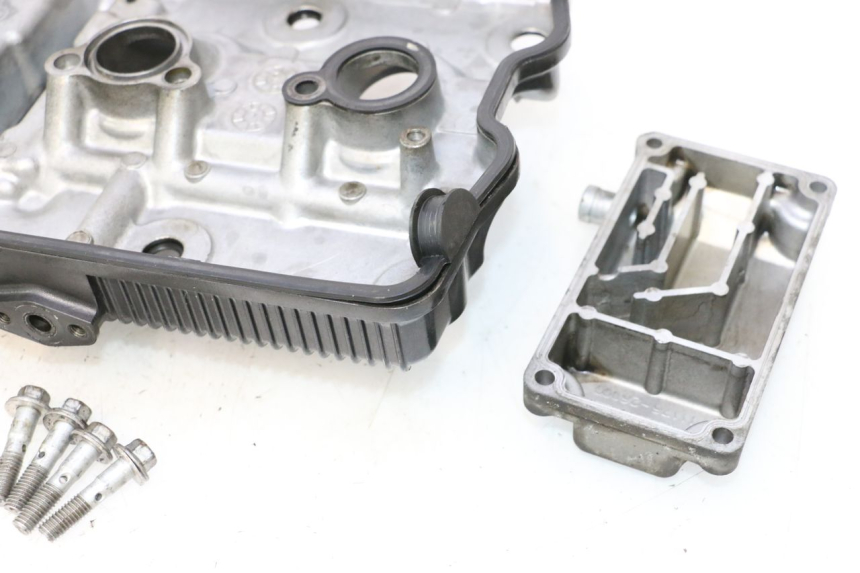 photo de ROCKER COVER SUZUKI GSF N BANDIT 1200 (2001 - 2005) - Alternative perspective
