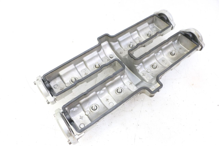 photo de VALVE COVER YAMAHA FZS FAZER 600 (2001 - 2003) - Technical close-up