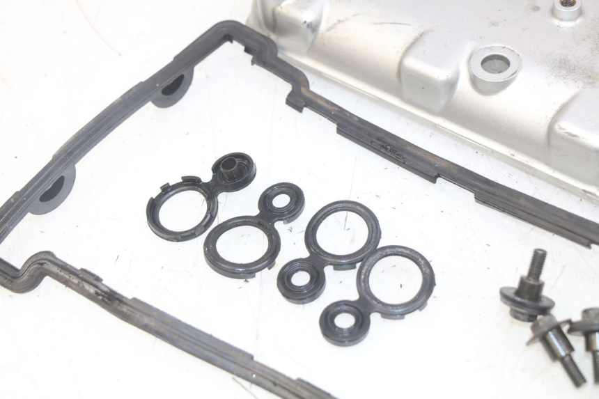 photo de VALVE COVER KAWASAKI ZX-6R ZX6R 600 (1995 - 1997) - Fixing points details