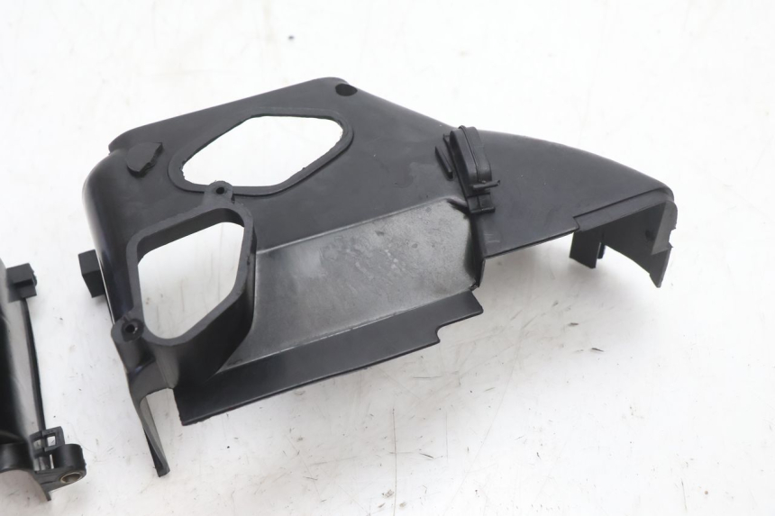 photo de CYLINDER HEAD COVER KYMCO AGILITY 4T 50 (2005 - 2018) - Fixing points details