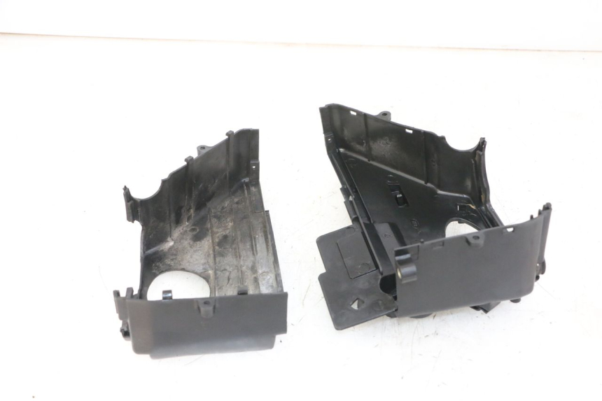 photo de CYLINDER COVER DAELIM BESBI 125 (2007 - 2008) - Fixing points details