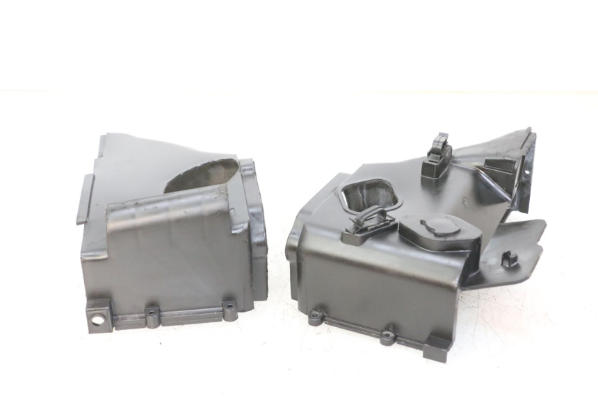 photo de CYLINDER COVER PEUGEOT VIVACITY 125 (2010 - 2017) - Fixing points details