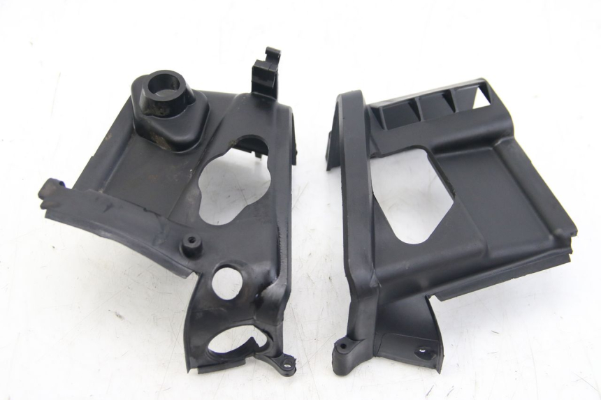 photo de CYLINDER HEAD COVER APRILIA SCARABEO 4T 50 (2009 - 2017) - Fixing points details