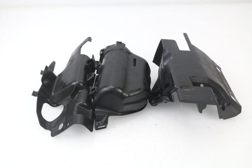 photo de CYLINDER COVER HONDA VFR F 1200 (2010 - 2015) - Alternative perspective