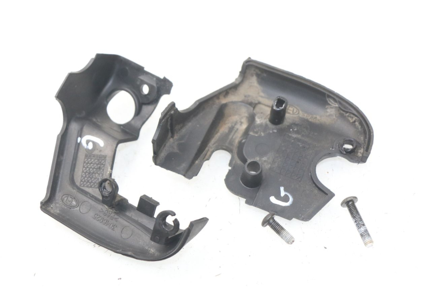 photo de MASTER CYLINDER COVER  APRILIA SCARABEO GT 125 (1999 - 2007) - Technical close-up