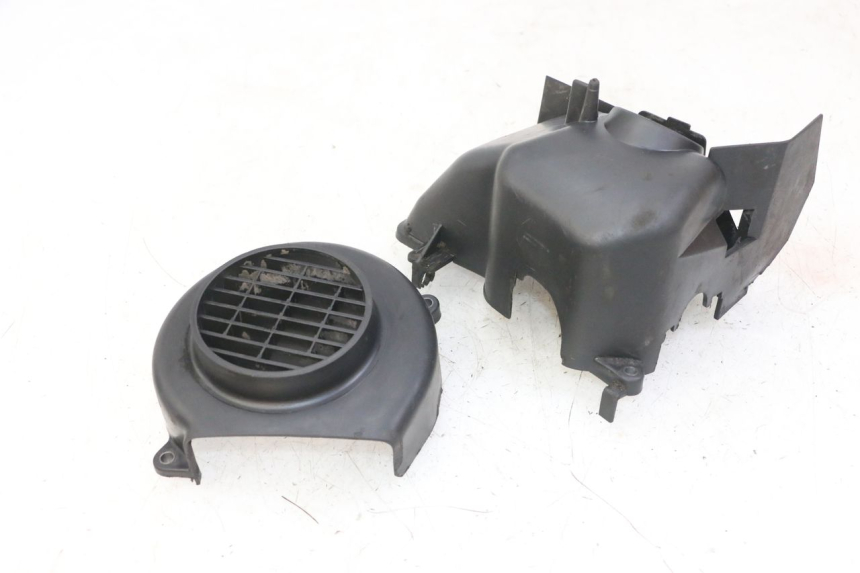 photo de ENGINE COVER PEUGEOT ELYSTAR 50 (2002 - 2014) - Fixing points details