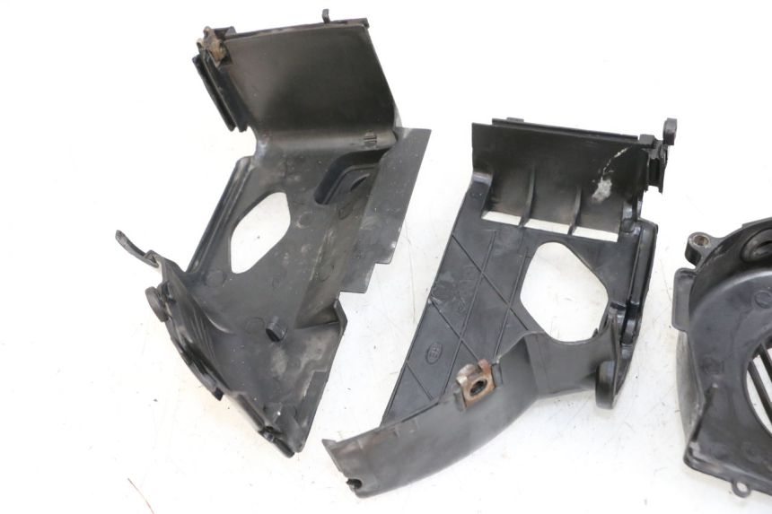 photo de ENGINE COVER PEUGEOT KISBEE 4T 50 (2010 - 2017) - Alternative perspective