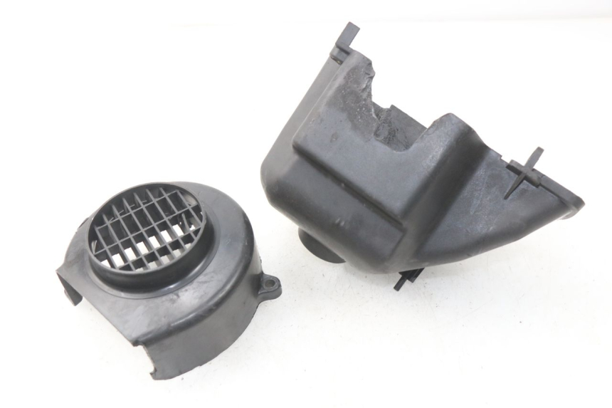 photo de ENGINE COVER PEUGEOT VIVACITY 100 (1999 - 2008) - Zoom on usage condition