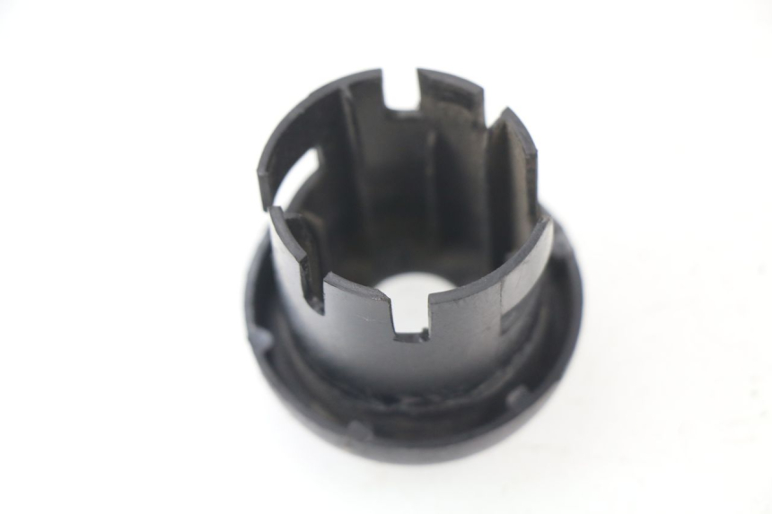 photo de IGNITION SWITCH COVER YAMAHA BW'S 50 (2004 - 2017) - Zoom on usage condition