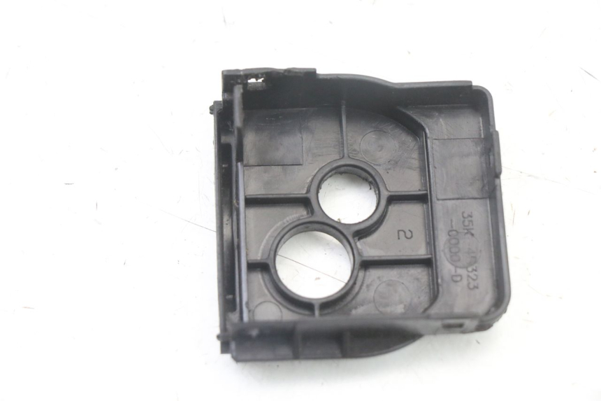 photo de IGNITION SWITCH COVER HONDA PCX (JF57/JF64) 125 (2014 - 2018) - Alternative perspective