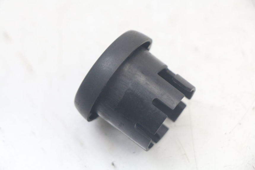 photo de IGNITION SWITCH COVER MBK MACH G AC 50 (2002 - 2014) - Zoom on usage condition