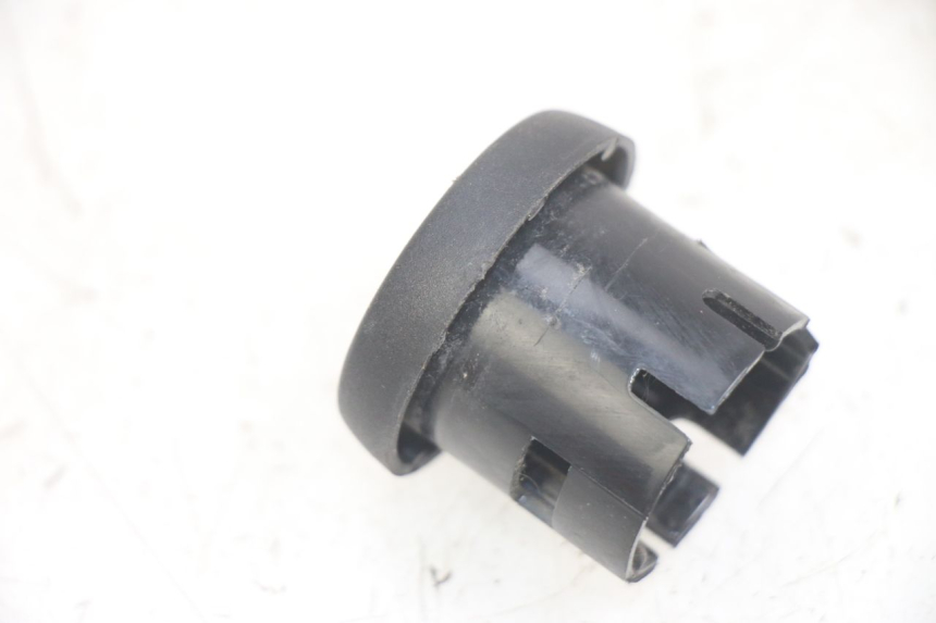 photo de IGNITION SWITCH COVER YAMAHA NEOS NEO'S 4T 50 (2008 - 2016) - Zoom on usage condition