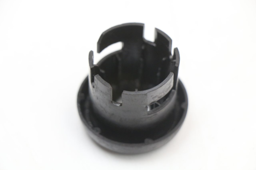 photo de IGNITION SWITCH COVER MBK OVETTO 2T 50 (2007 - 2017) - Zoom on usage condition