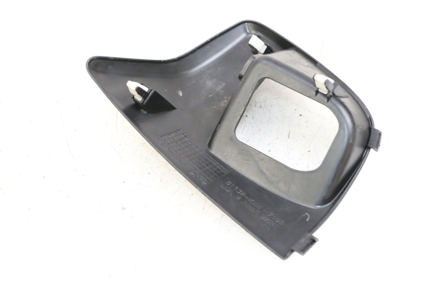 photo de IGNITION SWITCH COVER HONDA PCX (JF47) 125 (2012 - 2013) - Zoom on usage condition