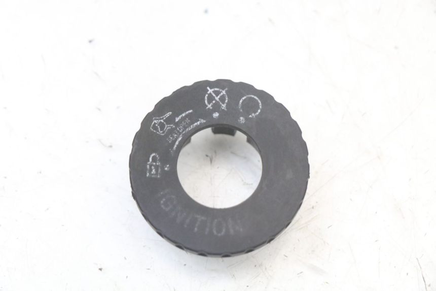photo de IGNITION SWITCH COVER PEUGEOT BELVILLE 125 (2017 - 2021) - Component detail