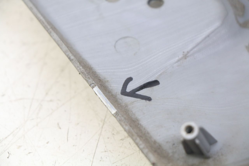 photo de IGNITION SWITCH COVER DAELIM S3 125 (2010 - 2017) - Alternative perspective