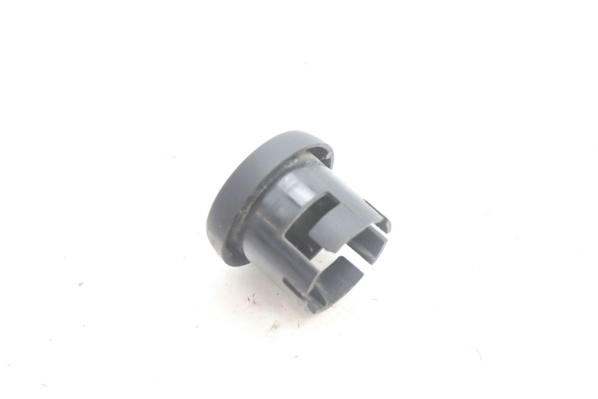 photo de IGNITION SWITCH COVER APRILIA SCARABEO GT 125 (1999 - 2007) - Zoom on usage condition