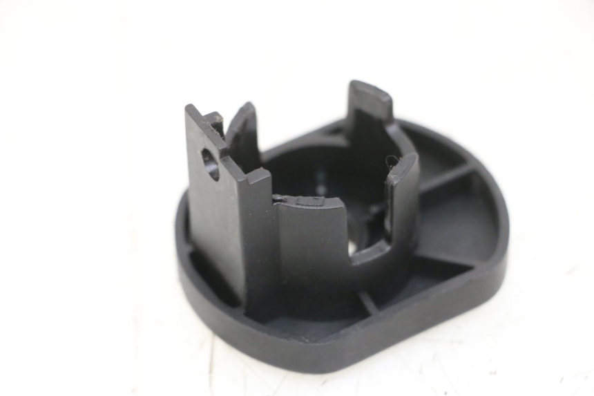 photo de IGNITION SWITCH COVER SYM ORBIT 2 4T 50 (2018 - 2022) - Zoom on usage condition