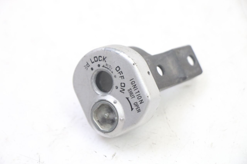 photo de IGNITION SWITCH COVER SUZUKI UH BURGMAN 125 (2002 - 2006) - Component detail