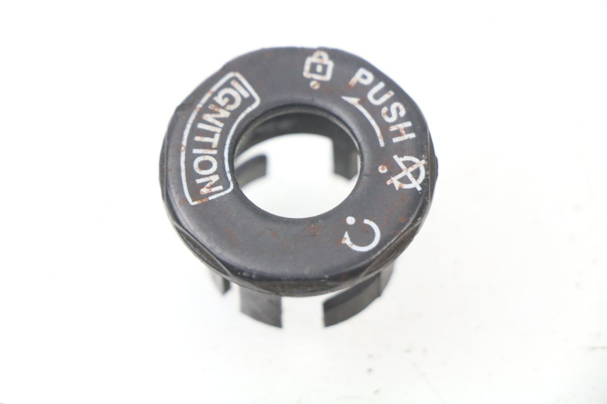 photo de IGNITION SWITCH COVER KINROAD XT T-8 125 (2006 - 2006) - Main view