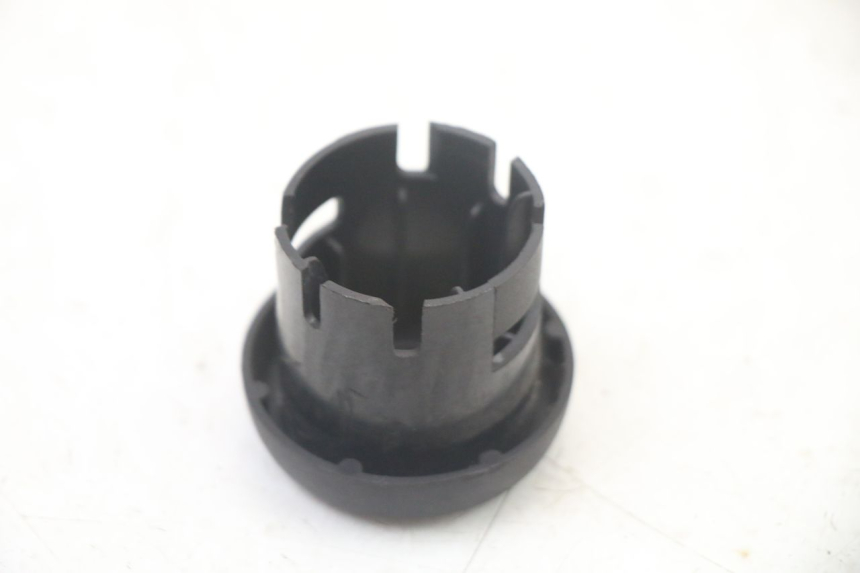 photo de IGNITION SWITCH COVER YAMAHA YP MAJESTY 125 (2007 - 2010) - Zoom on usage condition