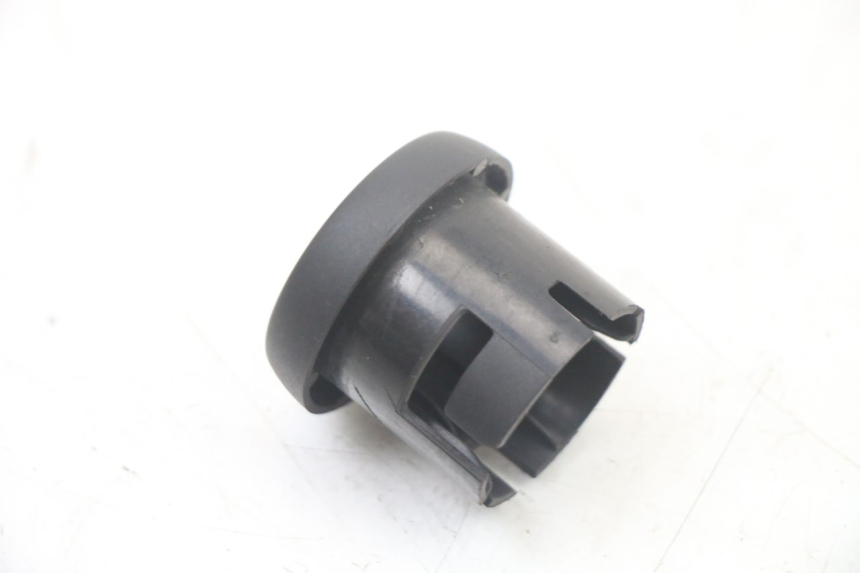 photo de IGNITION SWITCH COVER YAMAHA YP MAJESTY 125 (2007 - 2010) - Alternative perspective