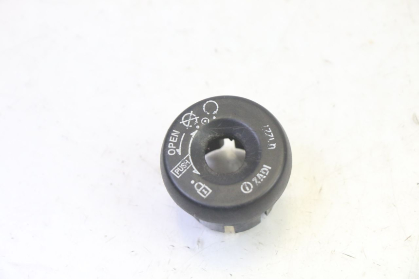 photo de IGNITION SWITCH COVER YAMAHA YP MAJESTY 125 (2007 - 2010) - Component detail