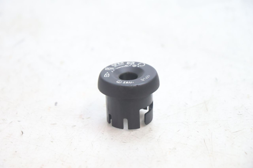 photo de IGNITION SWITCH COVER YAMAHA YP MAJESTY 125 (2002 - 2006) - Component detail