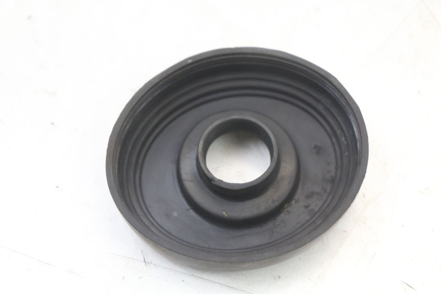 photo de HEADLIGHT DUST COVER PEUGEOT DJANGO 125 (2014 - 2017) - Zoom on usage condition