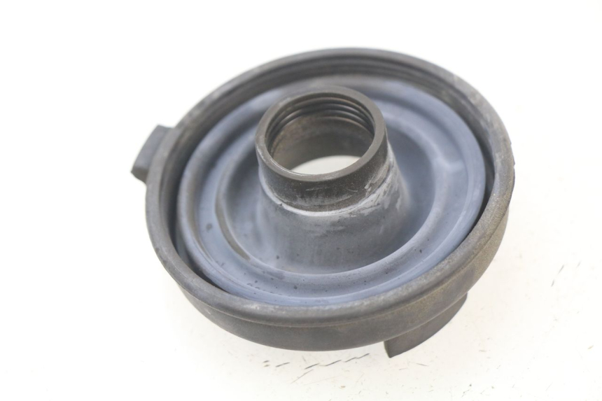 photo de HEADLIGHT DUST COVER PIAGGIO PRIMAVERA 125 (2013 - 2021) - Zoom on usage condition