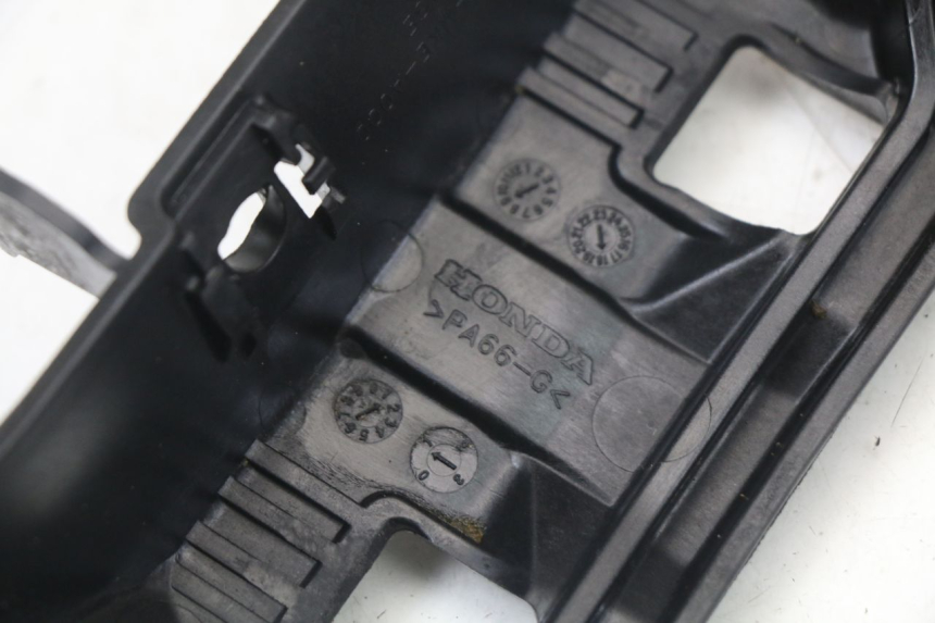 photo de UNDERSEAT PANEL HONDA CRF R 250 (2020 - 2021) - Fixing points details