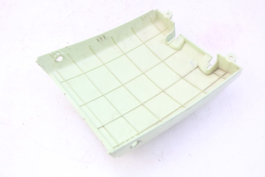 photo de UNDERSEAT COVER PEUGEOT DJANGO 2T 50 (2014 - 2019) - Zoom on usage condition