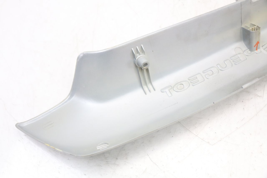 photo de RIGHT SIDE SEAT COVER PEUGEOT 103 VOGUE VS2 50 (2004 - 2017) - Surface and material condition