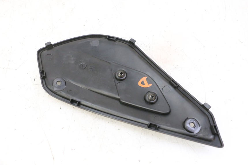 photo de RIGHT UNDERSEAT PANEL QUADRO 4 4D 350 (2015 - 2018) - Component detail