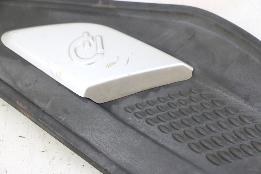 photo de RIGHT UNDERSEAT PANEL QUADRO 4 4D 350 (2015 - 2018) - Alternative perspective